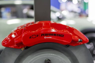 Detroit, Michigan, ABD - 16 Ocak 2025: Brembo ve Chevy performans frenleme kalibreleri Detroit Uluslararası Otomobil Fuarı 'nda sergileniyor.