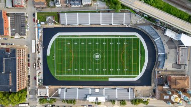 Pittsburgh Devlet Stadyumu - 10 Ağustos 2024: George K. Cupples Stadyumu olarak bilinen Pittsburgh Devlet Okulu Stadyumu 'nun en aşağı manzarası.