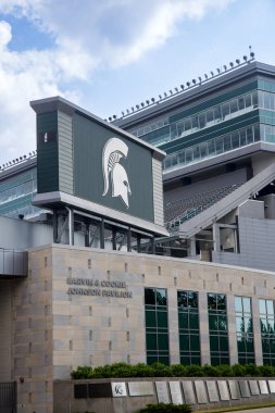 Doğu LANSING, MI -21, HAZİRAN 2024: Doğu Lansing 'deki Michigan Eyalet Üniversitesi' ndeki Sparta Stadyumu 'nun (MSU) girişinin önündeki Sparta Sembolü