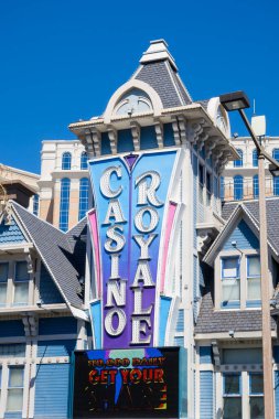 LAS VEGAS, NV, ABD - 04, JULY, 2024: Las Vegas 'taki Casino Royale Hotel' in imzası, sahibi Best Western Plus.
