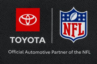 Detroit, Michigan, ABD - 16 Ocak 2025: Toyota and NFL tabelası, Toyota NFL 'in resmi otomotiv ortağı.