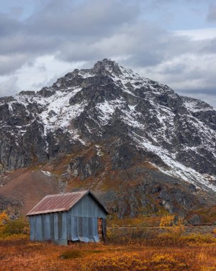 Alaska 'da Hatcher Geçidi yakınlarındaki tarihi Maden ocağı.