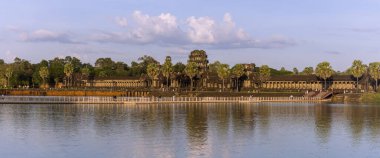 Angkor Wat 'ın dış görünüşü, dünyadaki en büyük Hindu ve Budist dini anıtı. UNESCO Dünya Mirası Bölgesi SIEM REAP, Kamboçya