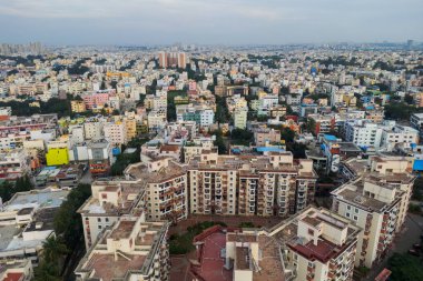Bengaluru, Karnataka, Hindistan - 06 Aralık 2023: Oxford Ekonomi 'nin haberine göre, Bengaluru kentsel alanının havadan görünüşü dünyanın en hızlı büyüyen şehirlerinden biri..