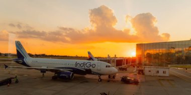 Jaipur, Hindistan - 11 Ekim 2022: Indigo Havayolları Jaipur Uluslararası Havaalanı, Indigo Hindistan 'daki en büyük havayolu şirketidir..