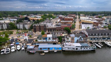 South Haven, MI USA -22 Haziran 2024: Michigan 'ın batı kıyısındaki South Haven şehrinin manzaralı görüntüsü