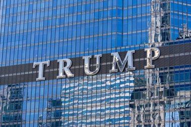Chicago, Illinois, ABD, 19 Haziran 2023: Chicago, Illinois şehir merkezindeki Trump Uluslararası Otel Kulesi 'nin imzası