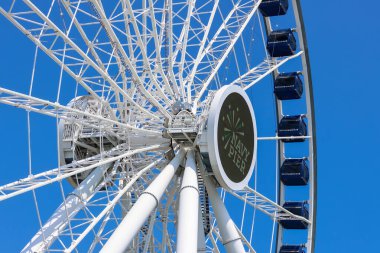 Chicago, Illinois, ABD, 19 Haziran 2023: Chicago 'daki Michigan Gölü kıyısındaki Navy Pier' da dev dönme dolap