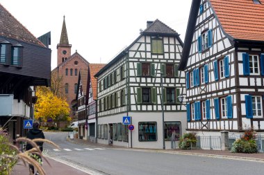 Baden Wrttemberg, Almanya 'daki Schiltach kasabası, sonbahar döneminde
