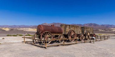 Death Valley Ulusal Parkı 'ndaki Harmony Borax Works' te klasik tren sergisi, Ölüm Vadisi, CA, ABD