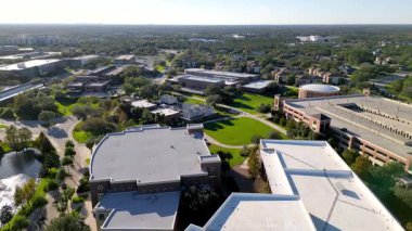 Orlando, Florida - 23 Aralık 2022: Orlando 'daki Florida Üniversitesi kampüsünün havadan görünüşü. UCF, ABD 'deki en büyük ikinci devlet üniversitesidir..