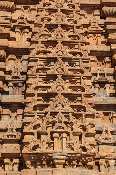 Hindistan, Karnataka 'daki Pattadakal Tapınağı kompleksindeki Sangameshwar Tapınağı' nın detaylı mimarisi. UNESCO dünya mirası sahası.
