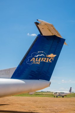 Seronera Havaalanı, Tanzanya - 22 Mart 2025: Tanzanya 'daki yerel bağlantılar için Seronera Havaalanı' ndaki Auric Air uçuş bağlantı uçağı