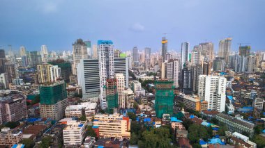 Mumbai 'nin eski ve yeni binalarının havadan görünüşü Hindistan' ın finansal, ticari ve eğlence başkentidir..