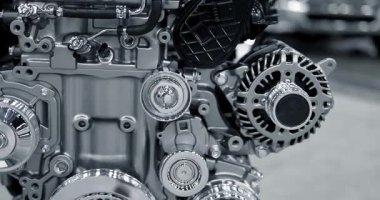 Modern otomotiv motorunun dış görünümünü monokromda kapat