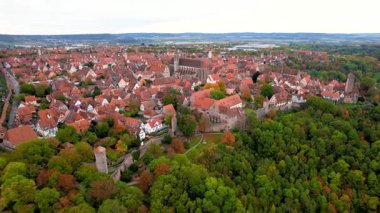 Rothenburg ob der Tauber şehrinin hava manzarası. Sonbahar döneminde Almanya 'da bir ortaçağ şehri..