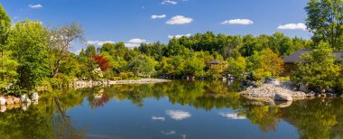 Grand Rapids, Michigan 'daki Frederik Meijer Bahçelerinde yaz mevsiminin panoramik manzarası
