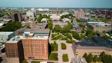 Detroit, Michigan, ABD - 30 Mayıs 2022: Wayne State Üniversitesi WSU Aerial view, 1868 yılında kurulan bir devlet araştırma üniversitesidir..
