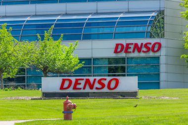 SOUTHFIELD, MI, ABD - 25 Mayıs 2025: Denso en büyük Tier1 tedarikçisi, otomotiv OEMs için elektronik kontrol üniteleri tasarlayan ve üreten bir Japon şirketidir.
