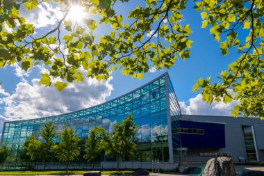 SOUTHFIELD, MI, ABD - 25 Mayıs 2025: Wayne H. Buell Yönetim Binası, Southfield, Michigan 'daki Lawrence Teknoloji Üniversitesi.