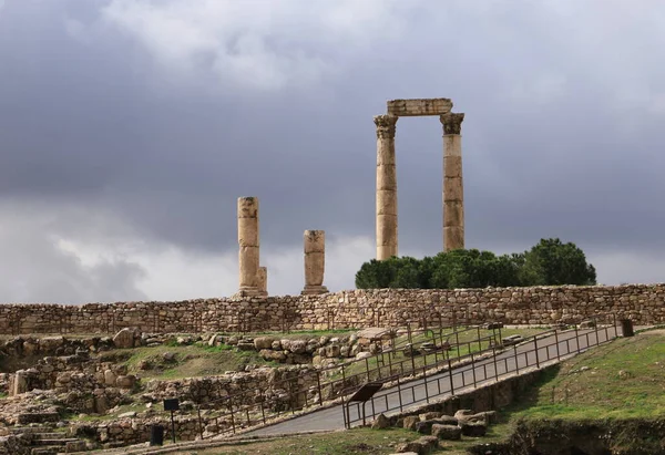 Ruinas Del Templo Hércules Cima Montaña Ciudadela Ammán Jordania —  Fotos de Stock