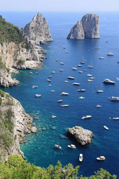 Klippen Von Faraglioni Auf Der Insel Capri Italien — Stockfoto