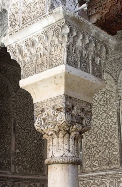 Dekoracje Islamskiej Madrasie Maroko — Zdjęcie stockowe