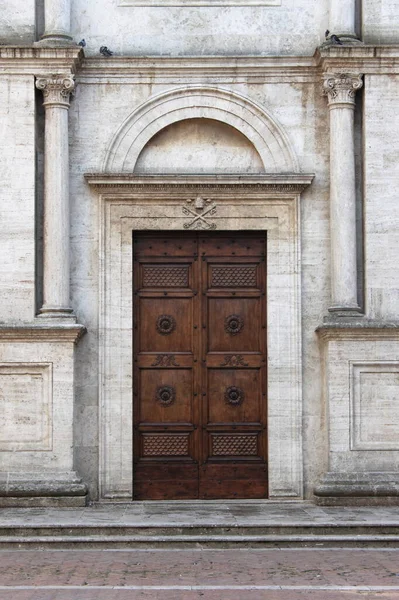 Αναγέννηση Και Inlayed Μπροστινή Πόρτα — Φωτογραφία Αρχείου