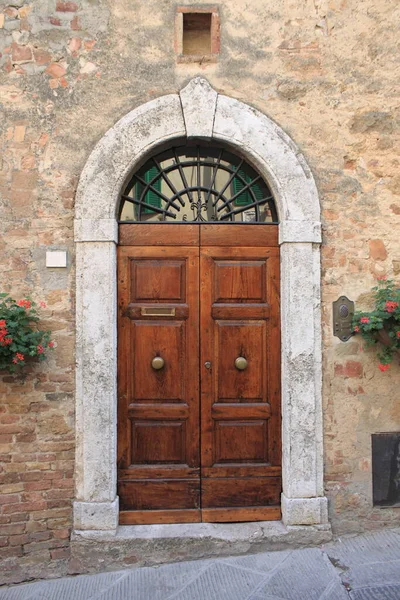 Αναγέννηση Και Inlayed Μπροστινή Πόρτα Σχάρα — Φωτογραφία Αρχείου