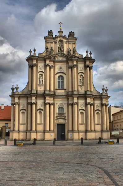 ポーランドのワルシャワにある聖ヨセフ教会の正面図 — ストック写真