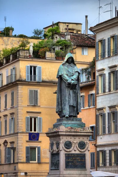 Giordano Bruno Talya Roma Daki Campo Dei Fiori Meydanında Heykeli — Stok fotoğraf