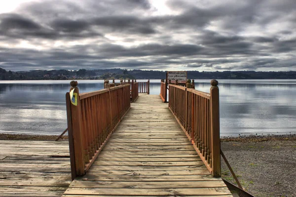 Ξύλινη Προβλήτα Στη Λίμνη Llanquihue Στο Puerto Octay Χιλή Royalty Free Εικόνες Αρχείου