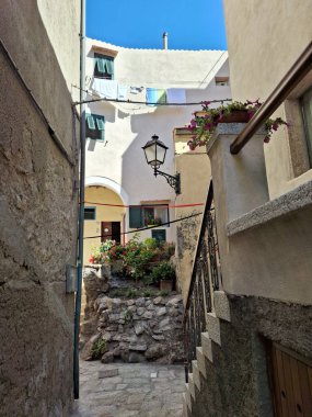 Giglio Adası, İtalya - 13 Ağustos 2023: Tuscany, İtalya 'daki güzel Giglio adası limanı