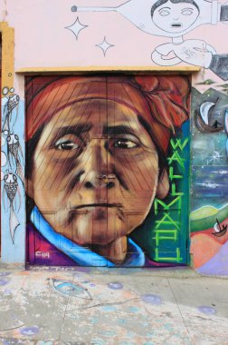 Valparaiso, Şili - 19 Nisan 2019: Valparaiso şehir merkezinde renkli grafiti