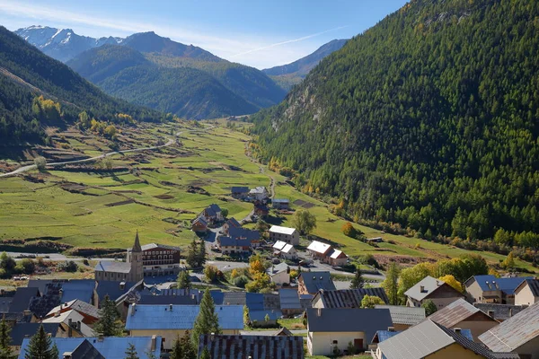 Aldeia Cervieres Alpes Hautes Alpes Franceses Sul França Com Cores — Fotografia de Stock