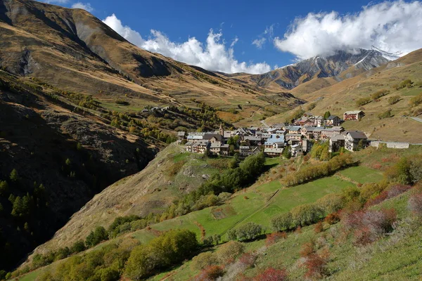 stock image Le Chazelet village in Ecrins National Park, Romanche Valley, Hautes Alpes (French Southern Alps), France, with Autumn colors and Mas de la Grave Peak in the background