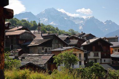 Villemartin köyü, Kuzey Fransız Alpleri, Tarentaise, Savoie, Fransa 'nın kuzeyindeki Bozel komünü üzerinde yer almaktadır.