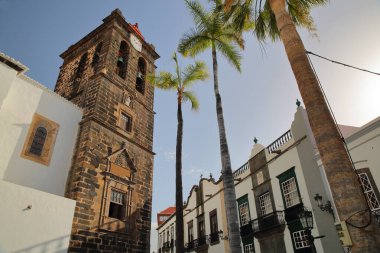 Plaza de Espana (Espana Meydanı) Santa Cruz de la Palma, La Palma, Kanarya Adaları, İspanya, El Salvador Ana Kilisesi ile 