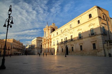 Günbatımı Piazza del Duomo Meydanı 'nda (Duomo Meydanı), Duomo Katedrali, Ortigia Adası, Syracuse, Sicilya, İtalya