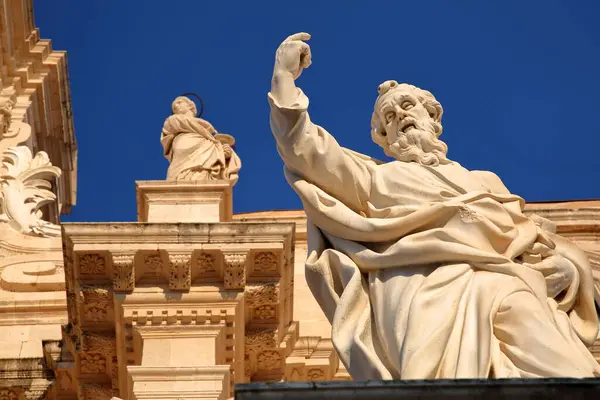 多摩主教座堂的外立面 多摩广场 Piazza Del Duomo Square 西拉丘兹岛 西西里 意大利 以及雕像 免版税图库照片