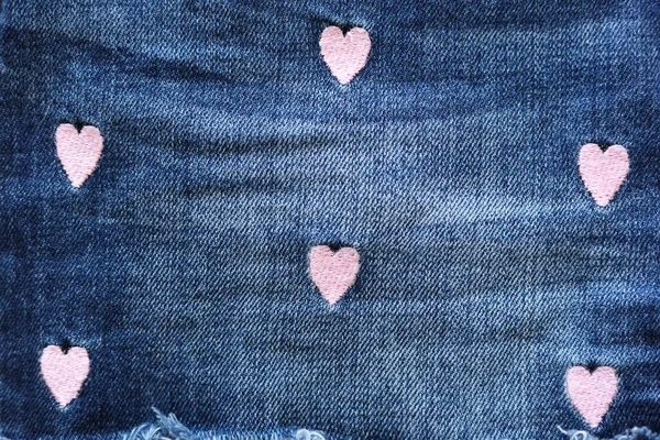 Jeansstoff Mit Hellrosa Stickerei Herzmuster — Stockfoto