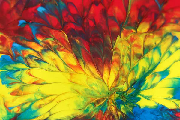 Mavi, kırmızı ve sarı tonlarda akrilik boyanın soyut arkaplanı.