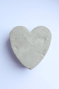 Beyaz arkaplanda kalp şekli