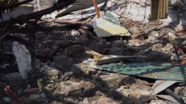 İçerisi yanmış. Rus saldırısından sonra çıkan yangının sonucu.