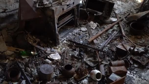 Zostawione Rzeczy Rezydentów Bombardowana Kuchnia Konsekwencje Pożaru Kamienicy — Wideo stockowe