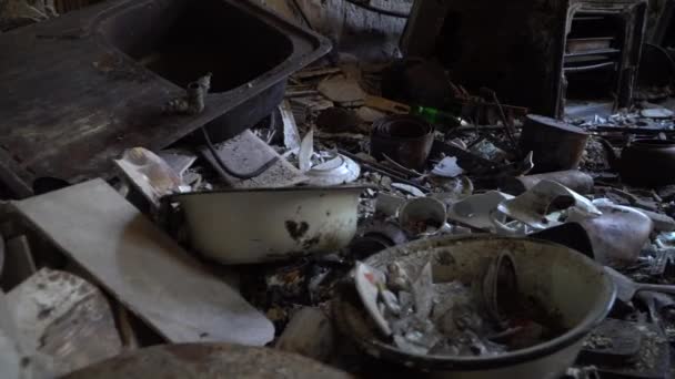 Dejó Pertenencias Los Residentes Cocina Bombardeada Fuego Casa — Vídeos de Stock
