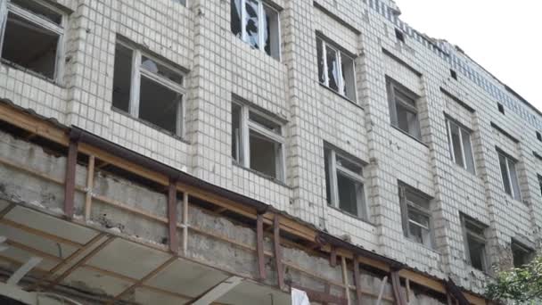 Будівлі Знищення Російською Артилерією Ірпіні Вікна Були Підірвані Хвилею Вибуху — стокове відео