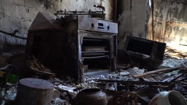 Zanechal Sobě Majetek Rezidentů Bombardovaná Kuchyň Oheň Domě Stock Video