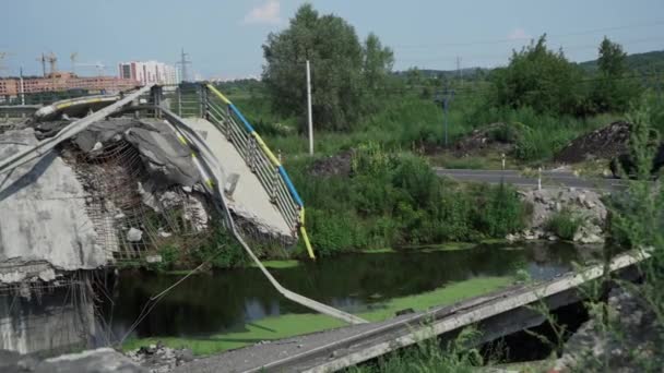 Los Coches Pasan Por Puente Destruido Irpen Imágenes Alta Calidad — Vídeos de Stock