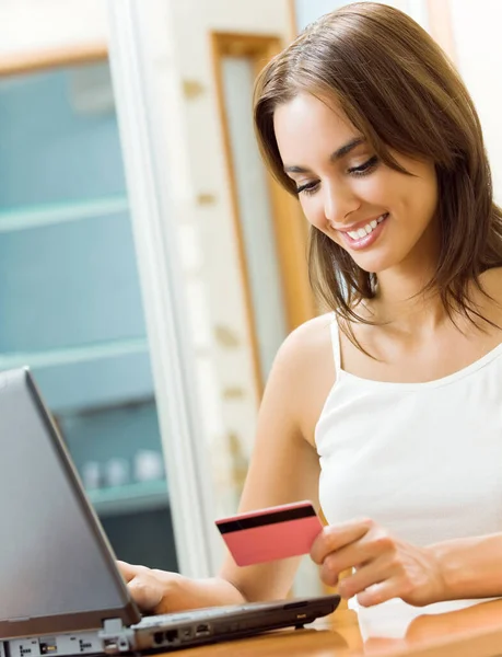 Young Happy Smiling Woman Paying Plastic Card Home — Stock Photo, Image